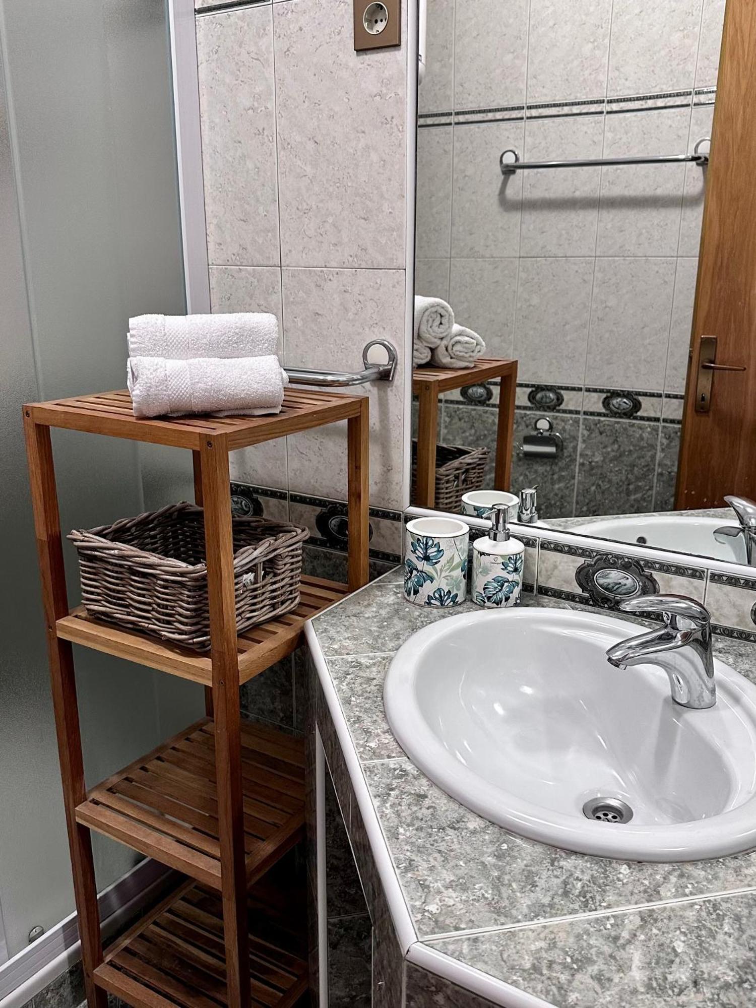 Apartments With A Parking Space Lopar, Rab - 14070 Habitación foto